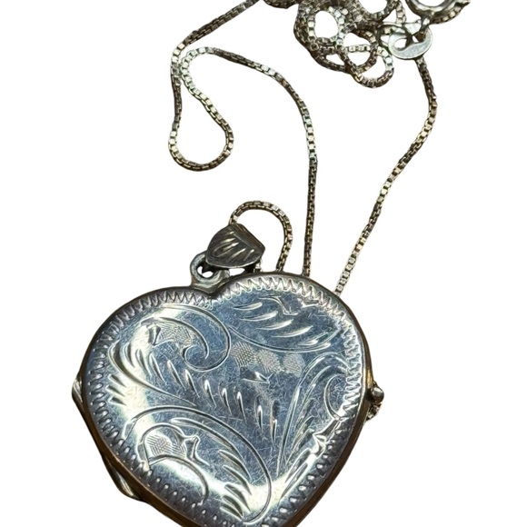 Vintage large sterling Silver 925 etched flat Heart Locket Necklace - Picture 5 of 5